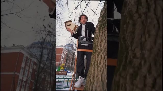 Помогать за деньги легко, а без них приятно. Внимание! Ролик заряжен любовью и бескорыстием! смотреть онлайн