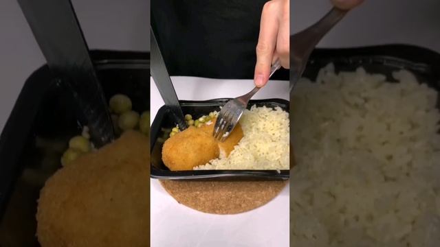 ОБЗОР ПРОДУКТОВ (котлета "ПО-КИЕВСКИ" с рисом) смотреть онлайн