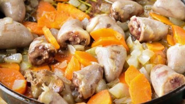Куриные сердечки, тушенные с кабачками. смотреть онлайн