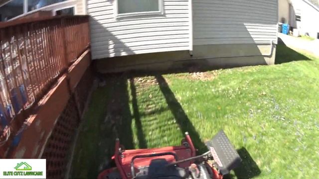 CROSS CUTTING AND CREATING A PATTERN WITHOUT DOUBLE CUTTING! #landscape #grasscutting #lawncare