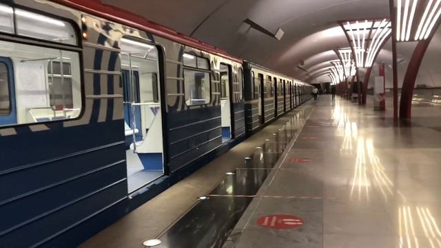 Видеообзор лифтов и платформы на станции метро Алма-Атинская  12 сентября 2021 года