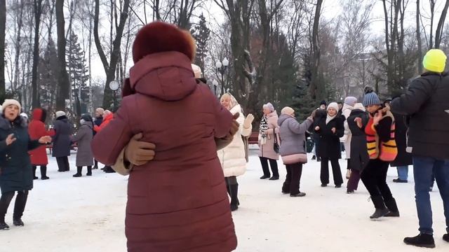 Безумная любовь!?/Света жжёт? танцы в парке Горького Харьков февраль 2021 смотреть онлайн