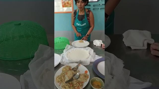 Спринг роллы. Заворачиваем роллы. Секреты приготовления смотреть онлайн