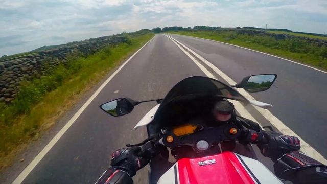 Suzuki GSX-8R VS Yamaha R7 | Quale Sportiva Comprare? смотреть онлайн