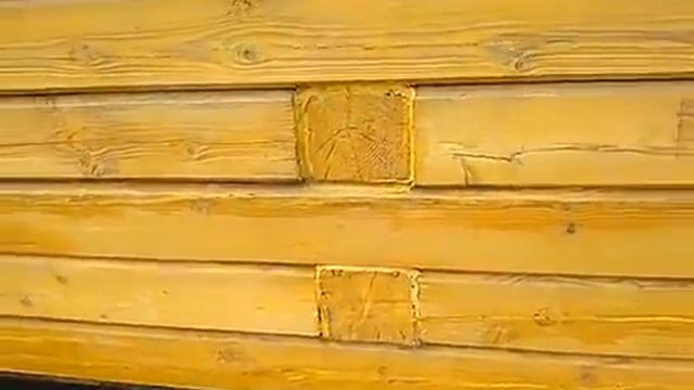 Воздушный солнечный коллектор Solar Fox SF4-VC на первом этаже двухэтажного дома