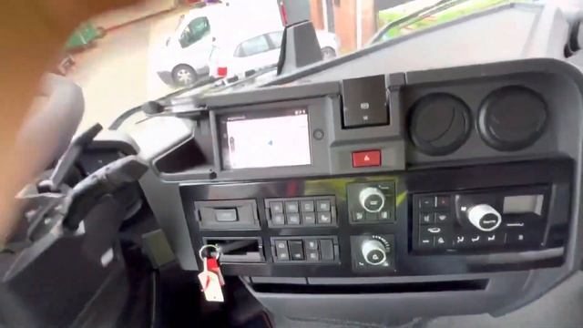 #92 ?? Discovering The Elegant 2022 Renault Trucks T Series Cabin!