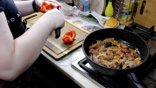 Тушеная говядина с болгарским перцем и медом! Очаровательно! смотреть онлайн