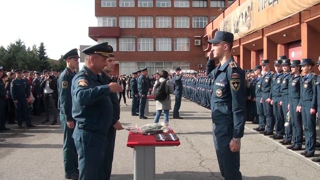 ВРУЧЕНИЕ ПОГОН МЛАДШИХ ЛЕЙТЕНАНТОВ - 2017 смотреть онлайн