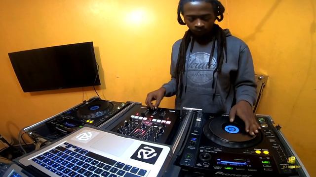 Testing out Numark Scratch Mixer смотреть онлайн