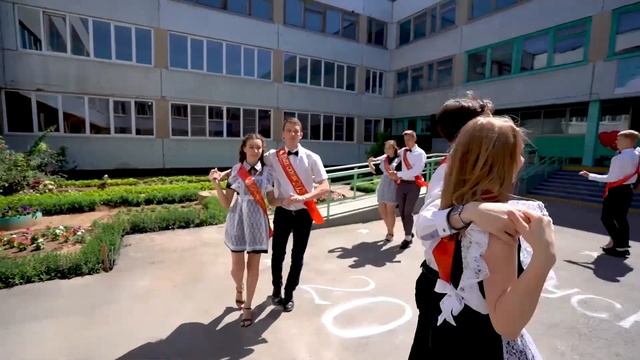 Школьный Вальс 2020, выпускники 2020 танцуют школьный вальс смотреть онлайн