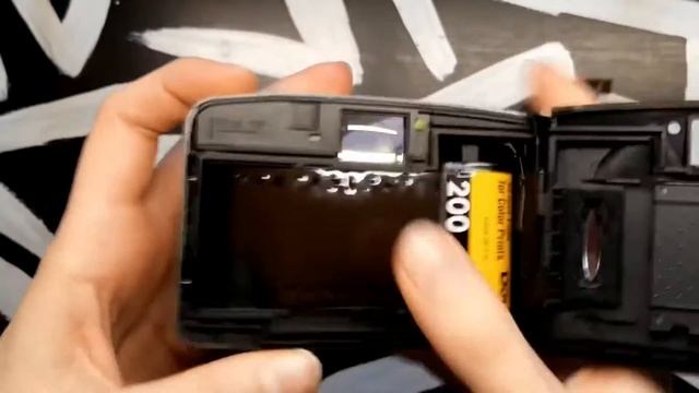 Как пользоваться плёночным фотоаппаратом Samsung fino 30SE? Как вставить/вытащить пленку? смотреть онлайн