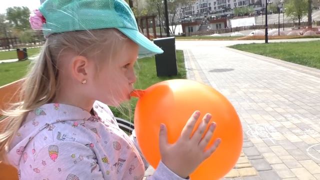 SISTERS PLAY With BALLOONS / LEARN AND PLAY WITH COLOR BALLOONS