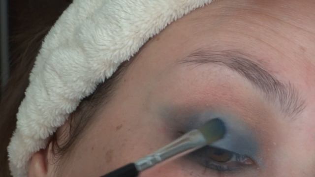 ???Голубой блестящий макияж??? смотреть онлайн