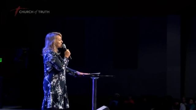 "Побеждена!" ПАСХАЛЬНЫЙ СТИХ. Исполнение произведения на сцене. смотреть онлайн