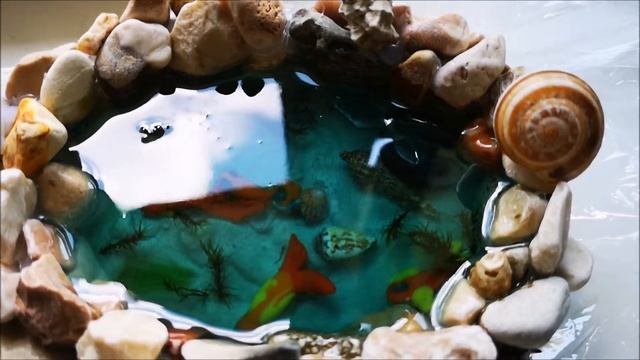 Декорация "Прудик" из эпоксидной смолы и камней.Epoxy resin A pond with fish. смотреть онлайн