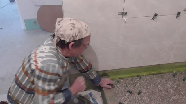 Укладка плитки в душевом поддоне. Завершение. мкр. Вересаево смотреть онлайн