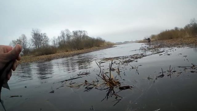 Боковой кивок + безмотылка (летняя мормышка). Крупная плотва весной, лучшие поклевки. Часть 2. смотреть онлайн
