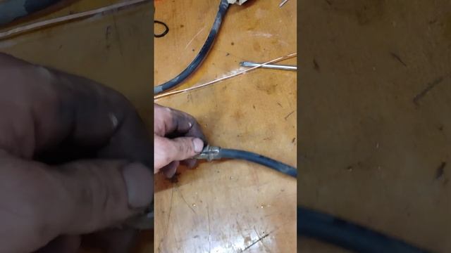 Митсубиси кольт 2005год. клинят задние тормоза. смотреть онлайн