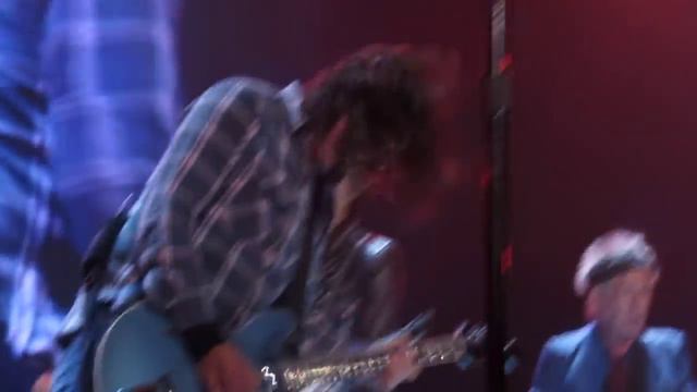The Rolling Stones with Dave Grohl - Bitch ( Front Row ) - Live @ The Honda Center 5-18-13 in HD смотреть онлайн