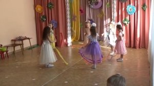 танец девочек старшая группа с лентами на 8 марта