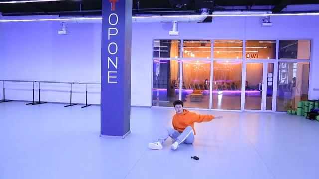 Как научиться танцевать брейк данс дома - УЧИМ SWIPES смотреть онлайн