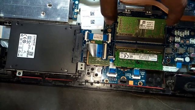NO display, Laptop is on but Display is Blank, only black, Caps lock light blinking, Indicator on смотреть онлайн