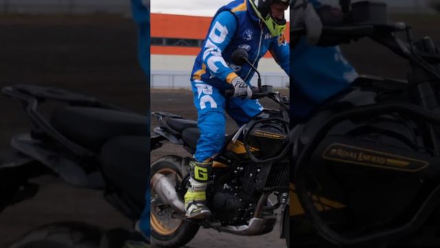 Royal Enfield Himalayan 450. Лучший для кругосветки? смотреть онлайн