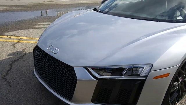 Audi R8, Ferrari 488 Pista, Porsche 911 Carrera 4S and Toyota Supra Turbo walkaround смотреть онлайн