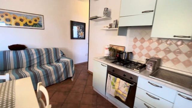 Sardegna Budoni - Bilocale primo piano con giardino in centro смотреть онлайн