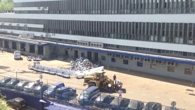 Бульдозер vs посылки Почты России после пожара (HD) смотреть онлайн