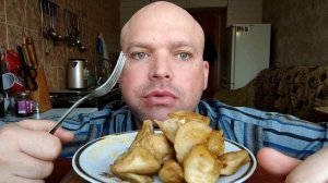 МУКБАНГ ПЕЛЬМЕНИ жареные/ОБЖОР пельмешки с соусами