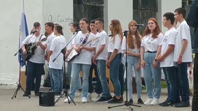 линейка то Штефан чел Маре Бельцы, 9б, песня Баста смотреть онлайн