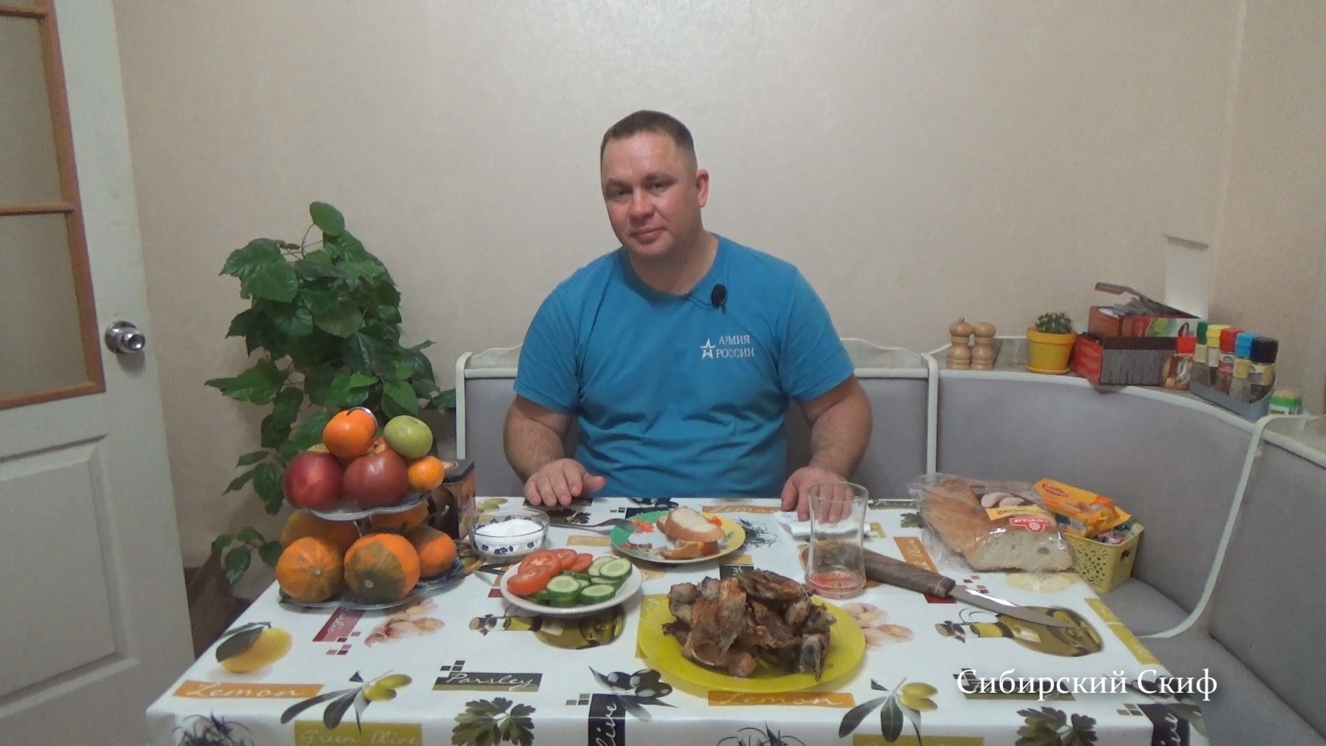 Она чистила рыбу а Я ЕЁ жарил. Жареный карась смотреть онлайн