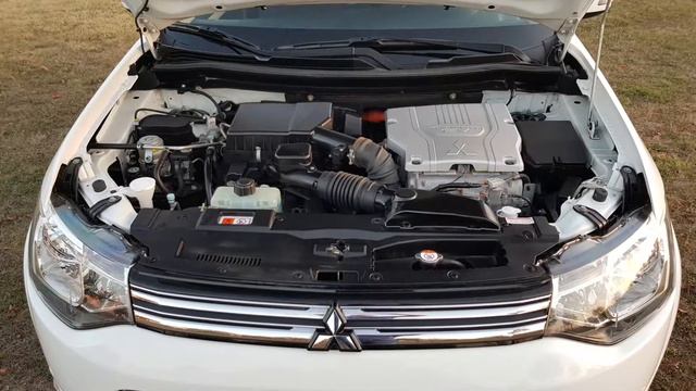 Mitsubishi Outlander PLUG-IN HYBRID, NAVI, KAMERA, KABEL 2 KUS смотреть онлайн