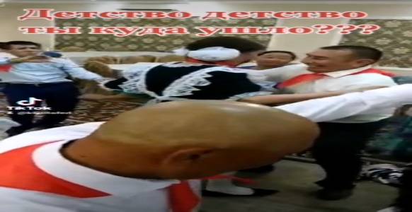 с днем пионеров.