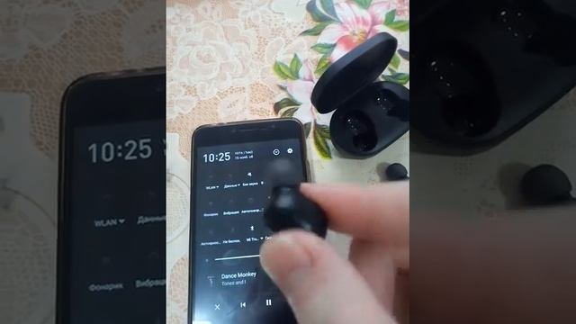 airdots не заряжает один наушник смотреть онлайн