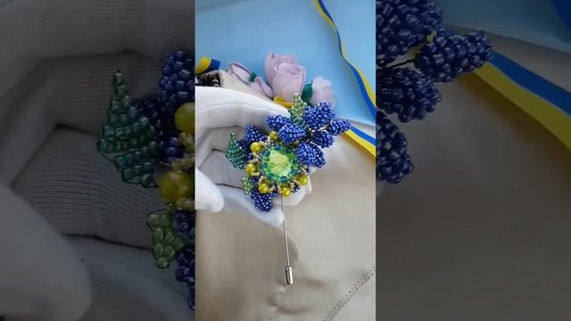 Lilac beaded brooch. Lilac bouquet brooch. Брошка бузок з бісеру ??? смотреть онлайн