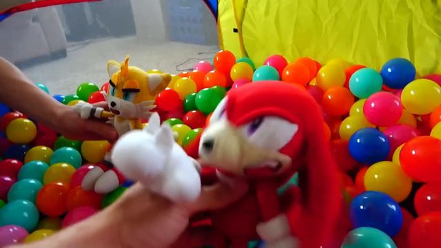 Sonic's Ball Pit! - Sonic and Friends смотреть онлайн
