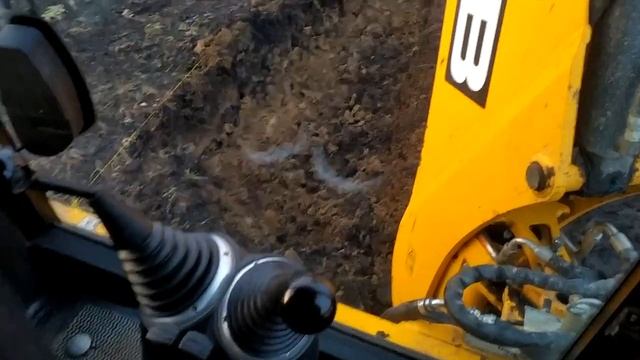 Как я копал котлован для фундамента на JCB 3CX. Видео про трактор экскаватор погрузчик. смотреть онлайн