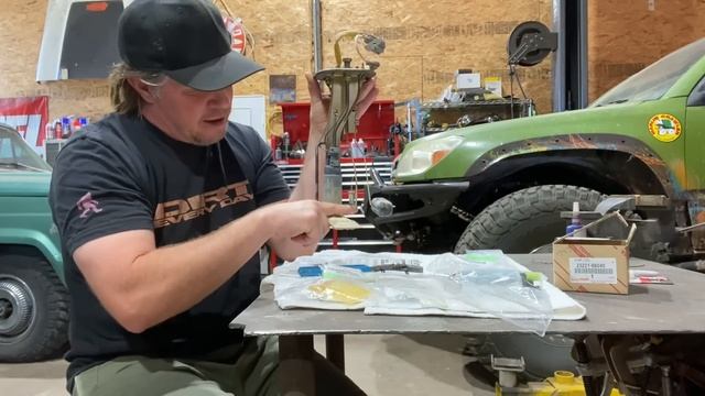 Dirt Daily. Installing the new Land Cruiser Fuel Pump on the sending unit for the Dirty 80 смотреть онлайн