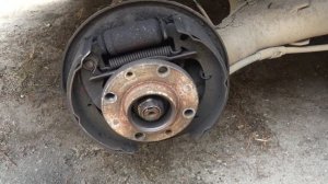 Причина стука при торможении