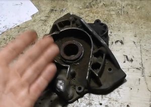 Почему Выдавливает Передний Сальник Коленвала в Двигателе Машины ВАЗ