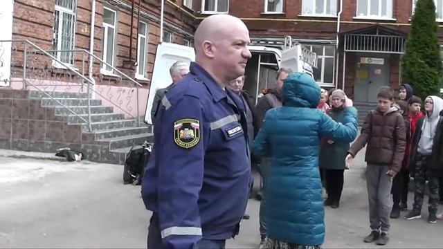 Теперь мы знаем-кто такие спасатели! смотреть онлайн