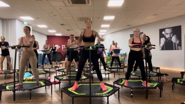 Jumping Fitness lesson by Karolína Liberdová Dallask - Retrograde смотреть онлайн