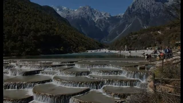 Байшуйтай, известный также как Террасы Белой воды Шангри Ла, расположен в предгорьях гор Хаба, в 10 смотреть онлайн