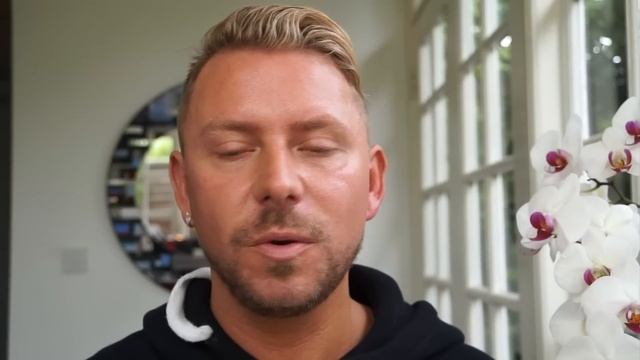 NYX SETTING SPRAYS - AS GOOD AS THE PRICEY ONES? смотреть онлайн