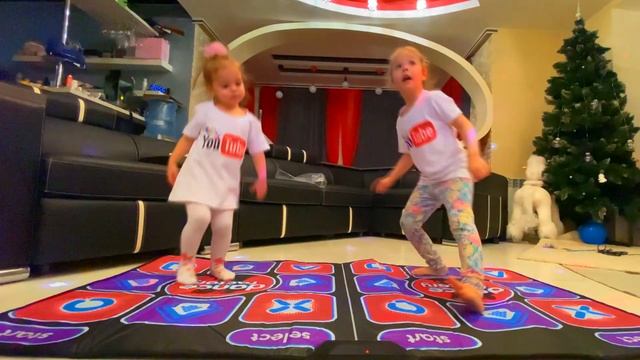 Танцуем ВМЕСТЕ с Мальвиной и Стефанией - Распаковка Dance floor mat STEPMANIA смотреть онлайн