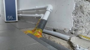 Трубы отопления ППр у дверного проема в стяжку. Как сделать - безопасно и красиво? Прошу совета.