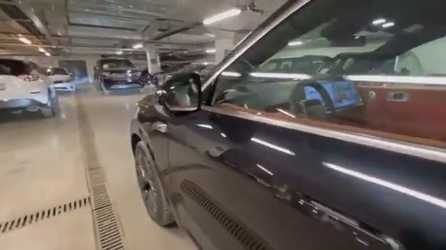 Lixiang L9, 2022 г.в., 2 эл.двигателя общей мощностью 450 л.с, Цена 9,4 млн смотреть онлайн