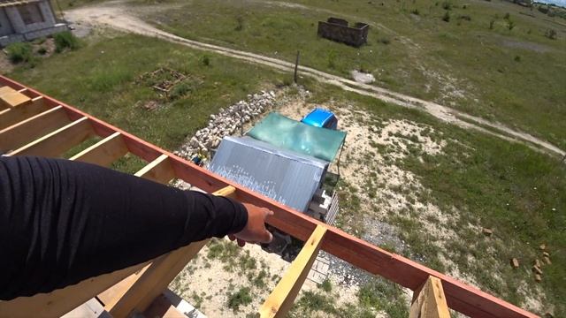 ВАЛЬМОВАЯ КРЫША. Ветровая карнизная доска. Размечаем и устанавливаем угловые выноса. ЧАСТЬ ПЯТАЯ смотреть онлайн